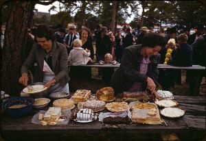 Potluck dinners: Barbeque dinner at the Pie Town, New Mexico Fair, 1940.